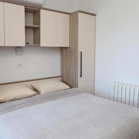 Apartman In With Seaview, Balcony, Air Condition, Wifi *