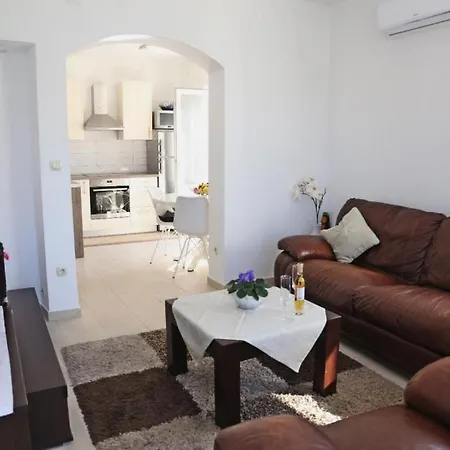 Апартаменты In With Seaview, Balcony, Air Condition, Wifi *