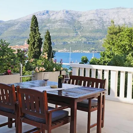 In With Seaview, Balcony, Air Condition, Wifi Апартаменты